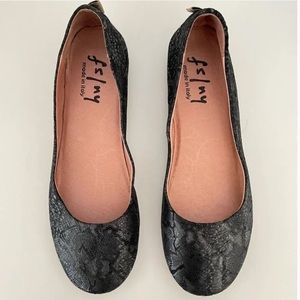 French Soles FS/NY Zeppa Casual Flats in Black Python EUC